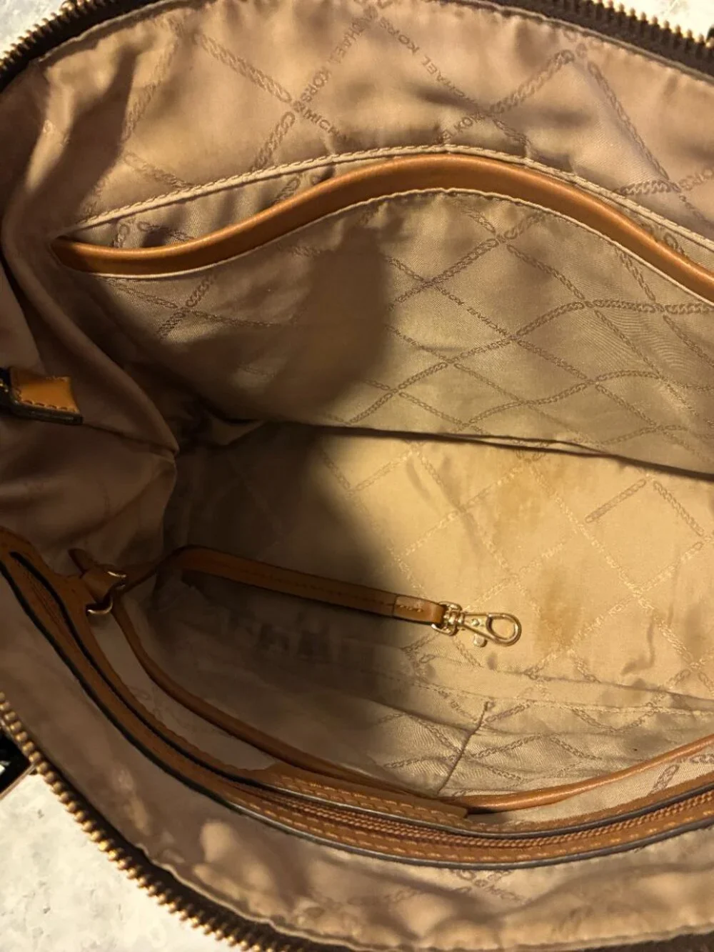 MICHAEL Michael Kors Voyager / Jet Set Signature Logo  Tote Bag - Brown/Gold
